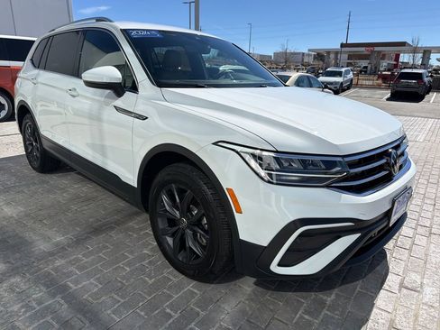 Certified 2024 Volkswagen Tiguan SE image 9