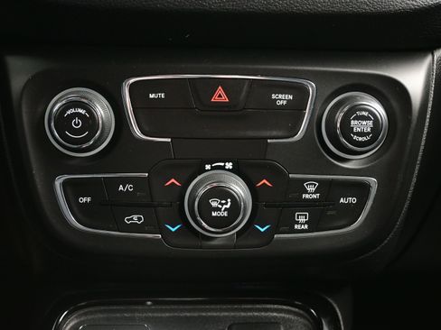 Used 2021 Jeep Compass Latitude FWD image 22