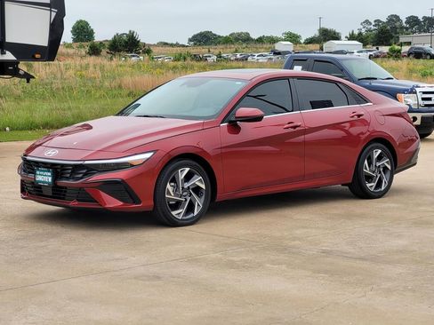 Used 2025 Hyundai Elantra Limited FWD image 3