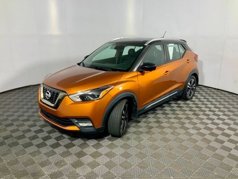 Used 2020 Nissan Kicks SR w/ SR Premium Package FWD image 9