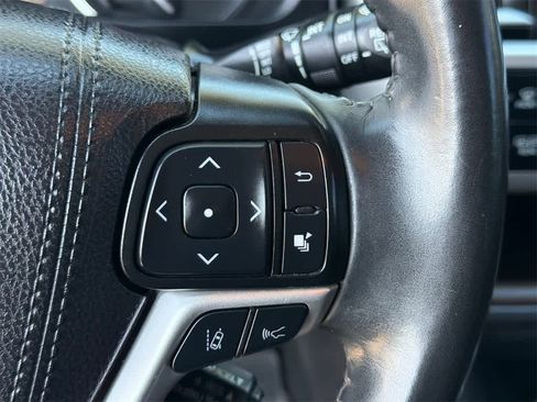 Used 2019 Toyota Highlander XLE w/ Carpet Mat Package (TMS) image 26