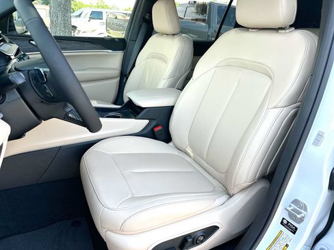 New 2026 Jeep Grand Cherokee L Limited RWD image 17