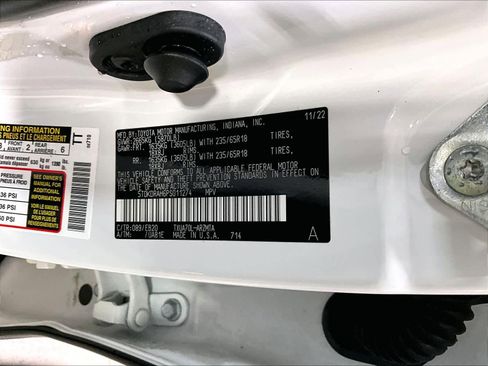 Used 2023 Toyota Highlander XLE image 37