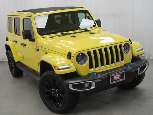 Used 2023 Jeep Wrangler Unlimited Sahara w/ Cold Weather Group image 8