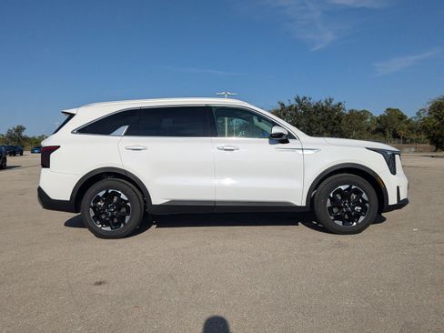 New 2026 Kia Sorento S w/ S Panoramic Sunroof Package FWD image 4