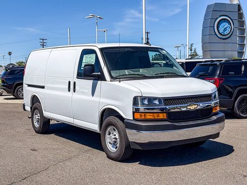 New 2025 Chevrolet Express 3500 w/ Driver Convenience Package RWD image 5