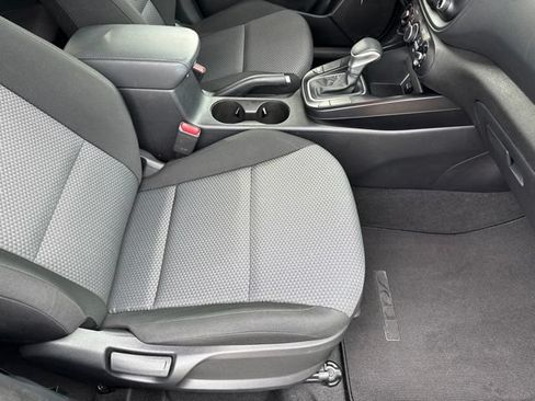Used 2025 Kia Soul LX w/ LX Technology Package FWD image 10