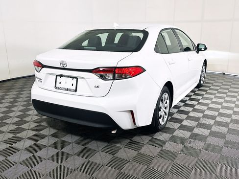 Used 2025 Toyota Corolla LE FWD image 3