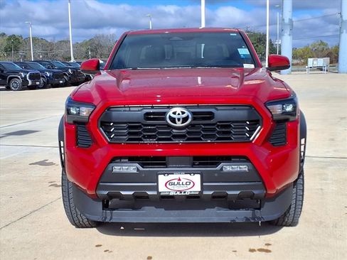 Used 2025 Toyota Tacoma TRD Off-Road image 4