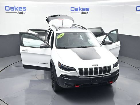 Used 2019 Jeep Cherokee Trailhawk w/ Comfort/Convenience Group AWD/4WD image 59