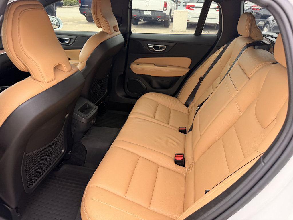 Used 2020 Volvo V60 T5 Momentum FWD image 24