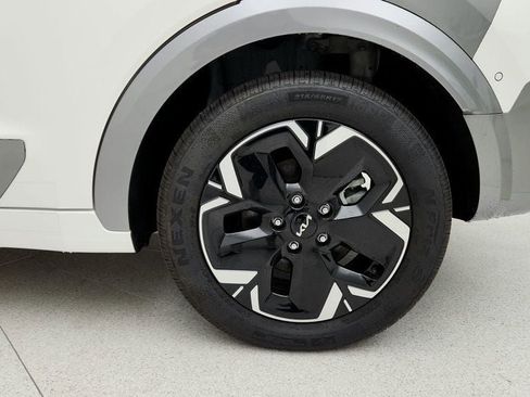 Used 2024 Kia Niro Wave w/ Wave Preserve Package image 9