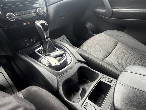 Used 2017 Nissan Rogue SV w/ Midnight Edition Package image 10