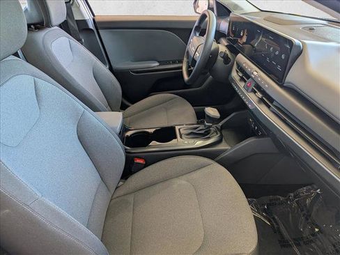 Used 2025 Kia K4 FWD image 26