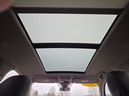 Used 2025 Volkswagen Atlas SE image 24