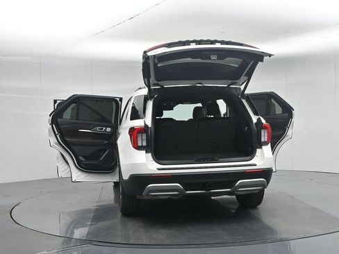 Used 2025 Ford Explorer Platinum RWD image 37