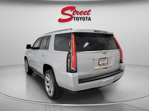 Used 2019 Cadillac Escalade Premium Luxury AWD/4WD image 2
