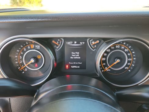Used 2021 Jeep Gladiator Sport image 18