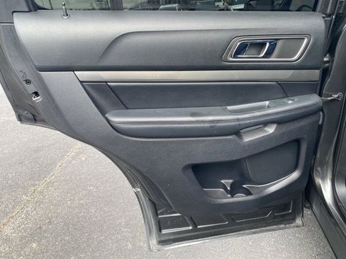 Used 2019 Ford Explorer XLT image 32