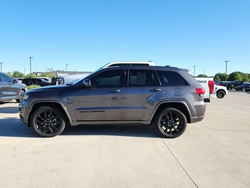 Used 2018 Jeep Grand Cherokee Altitude AWD/4WD image 2