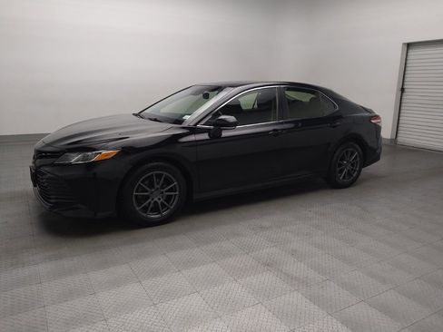 Used 2018 Toyota Camry LE w/ Convenience Package FWD image 2