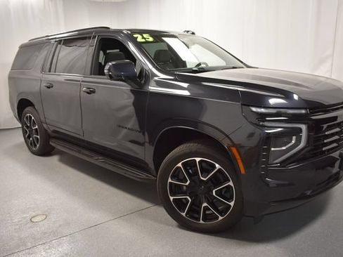 Certified 2025 Chevrolet Suburban RST w/ RST Capability Package AWD/4WD image 3