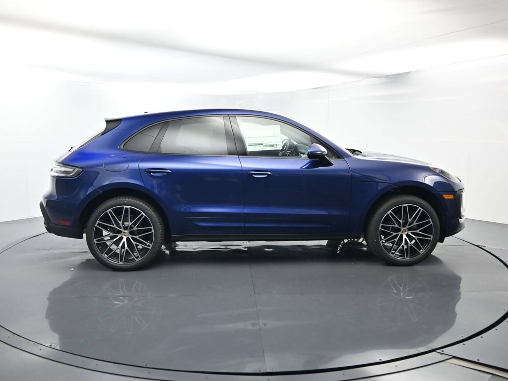 Certified 2025 Porsche Macan AWD/4WD image 16