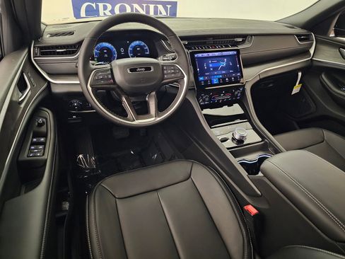 New 2025 Jeep Grand Cherokee Limited image 15