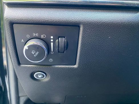 Used 2018 Jeep Grand Cherokee Limited AWD/4WD image 22