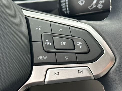 Certified 2023 Volkswagen Tiguan SE image 33