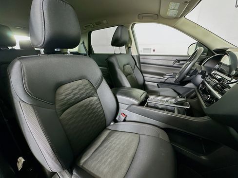 Used 2024 Nissan Pathfinder SV image 31