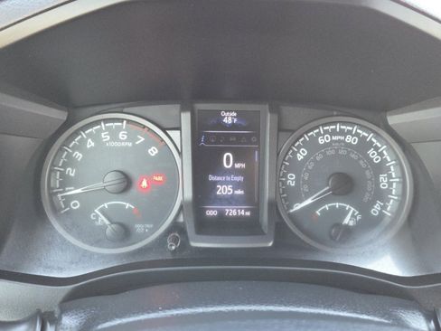 Used 2018 Toyota Tacoma TRD Off-Road w/ Technology Package AWD/4WD image 28
