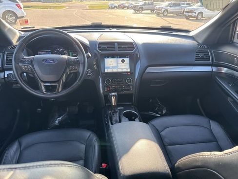 Used 2018 Ford Explorer XLT w/ Equipment Group 202A AWD/4WD image 7
