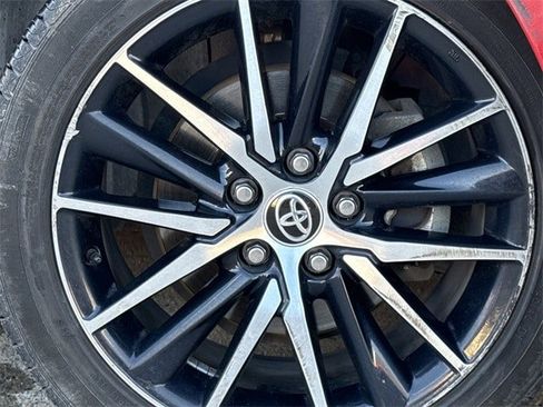 Used 2021 Toyota Camry SE image 9