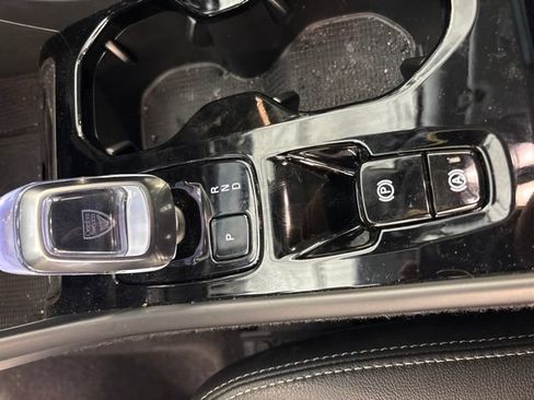 Used 2025 Volvo XC40 B5 Plus AWD/4WD image 35