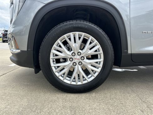 Certified 2026 GMC Acadia Elevation w/ Elevation Premium Package FWD image 17