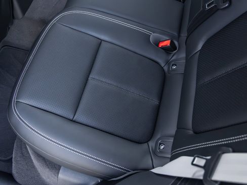 New 2026 Porsche Macan Turbo image 36