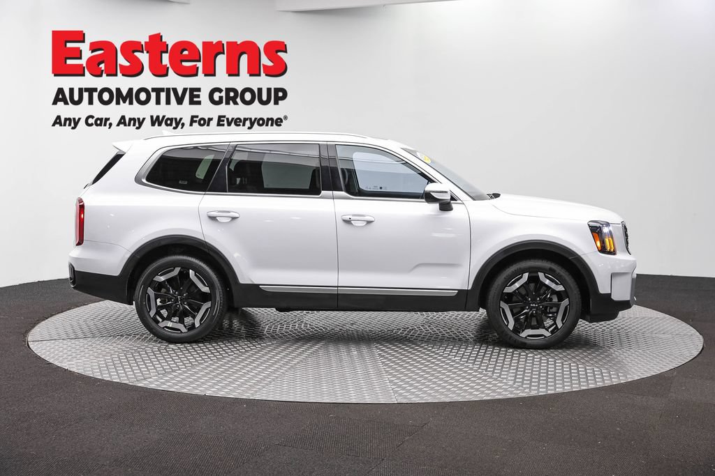 Used 2025 Kia Telluride S FWD image 6