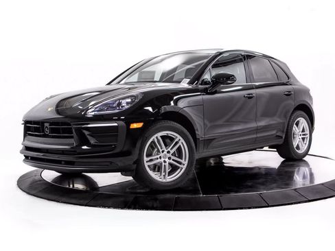 Certified 2026 Porsche Macan AWD/4WD image 1