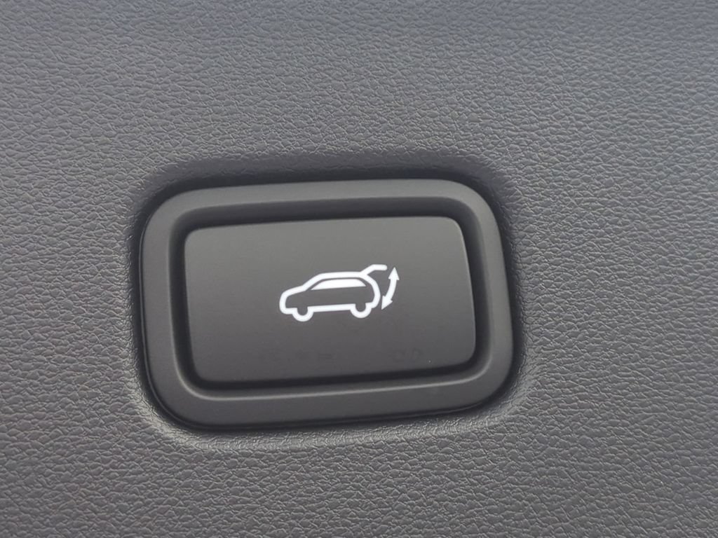 New 2026 Hyundai Tucson Limited w/ Tow & Go Package FWD image 17