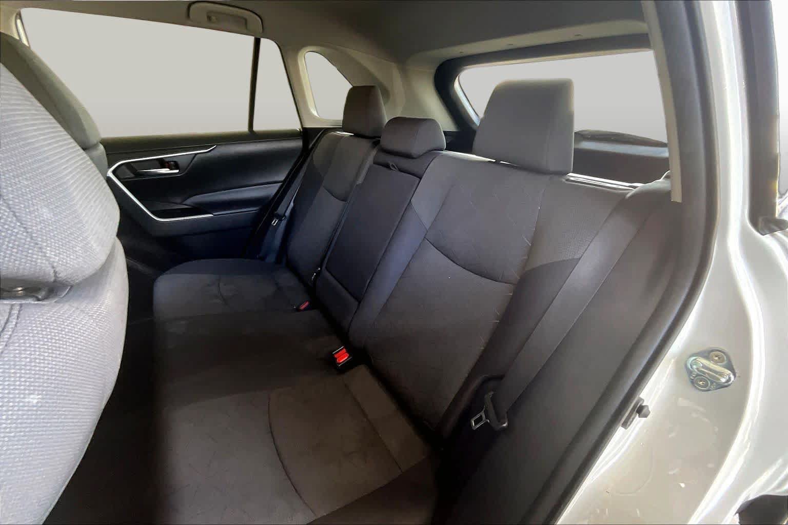 Used 2021 Toyota RAV4 XLE AWD/4WD image 20