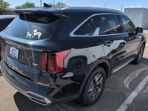 Used 2022 Kia Sorento S FWD image 1