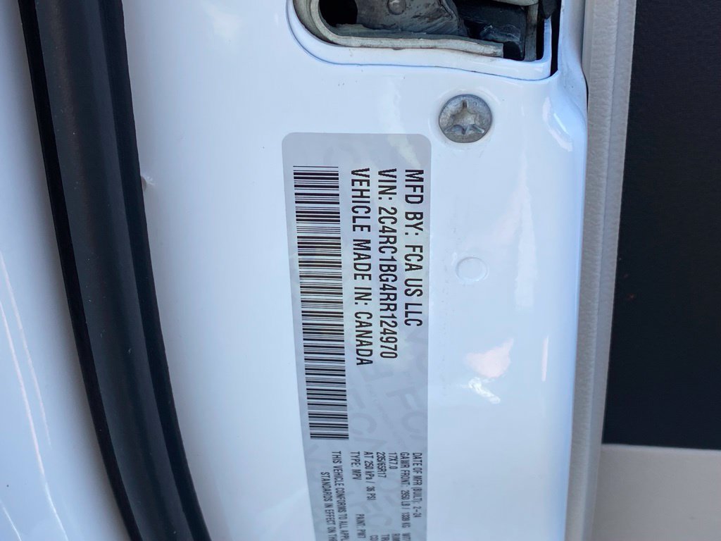 Used 2024 Chrysler Pacifica Touring-L FWD image 33