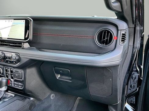 Used 2024 Jeep Wrangler Unlimited Rubicon w/ Technology Group AWD/4WD image 19