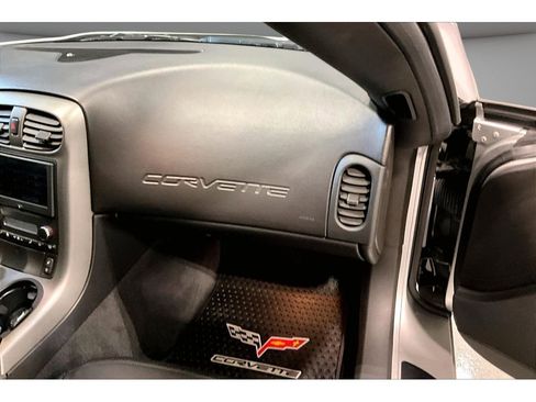 Used 2007 Chevrolet Corvette Coupe w/ Preferred Equipment Group RWD image 17