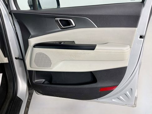 Used 2022 Kia Carnival LX FWD image 36