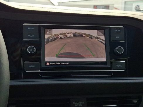 Used 2024 Volkswagen Jetta SE w/ Panoramic Sunroof Package FWD image 23