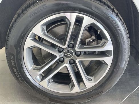 Certified 2025 Audi Q5 Premium w/ Convenience Package AWD/4WD image 12