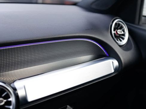 Certified 2022 Mercedes-Benz GLB 250 4MATIC w/ Premium Package Lite image 17