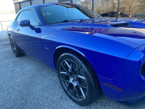 Used 2018 Dodge Challenger R/T w/ Driver Convenience Group image 32